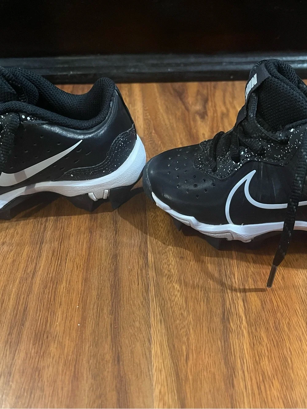 Nike Alpha Huarache 4 keystone Kids Black and White Athletic Sneakers 10c